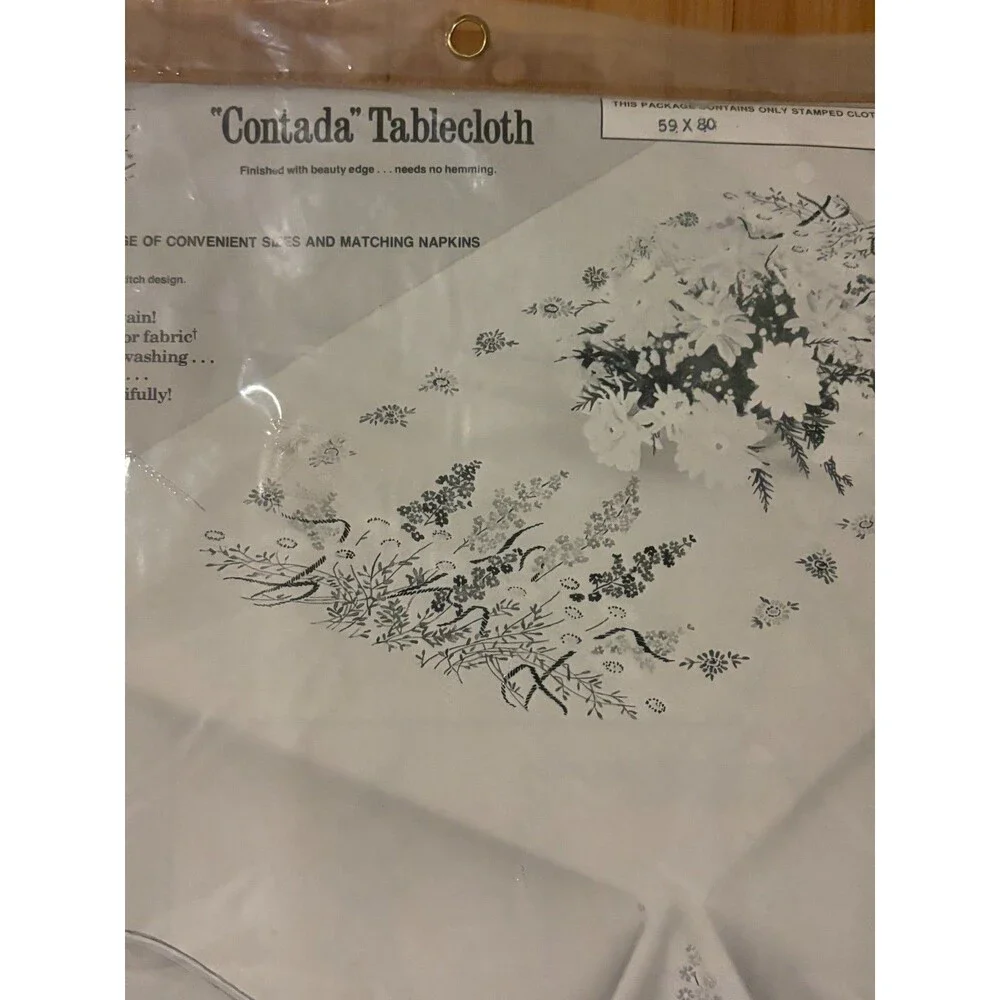 Vintage 1977 Paragon Contada Stamped Embroidery Tablecloth 59x90 Oval New